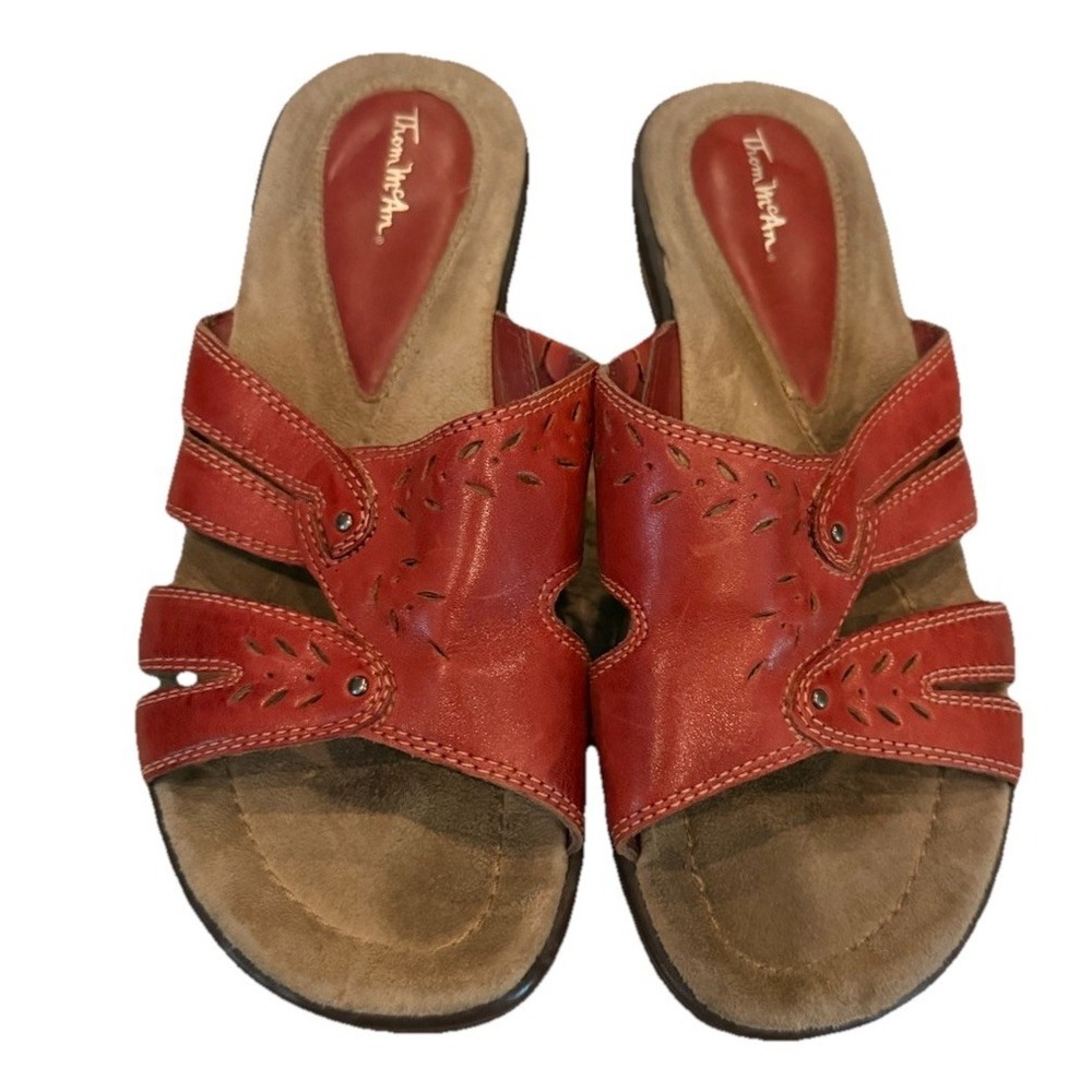Thom McAn Women's Burgundy Leather Upper Heeled Sandals. Size 7 W Strap detail